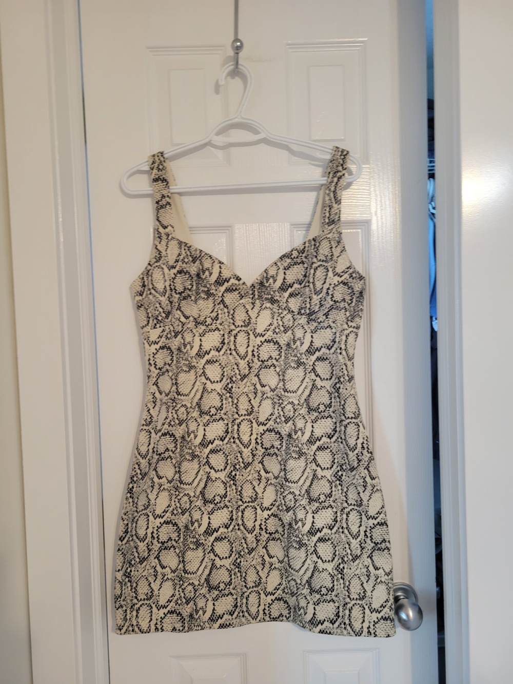 Zara Sleeveless Snake-Print Mini Dress in Cream and Black Size M